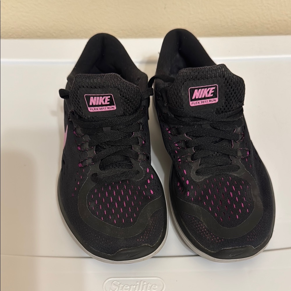 Nike Women's Black and Pink Running Shoes